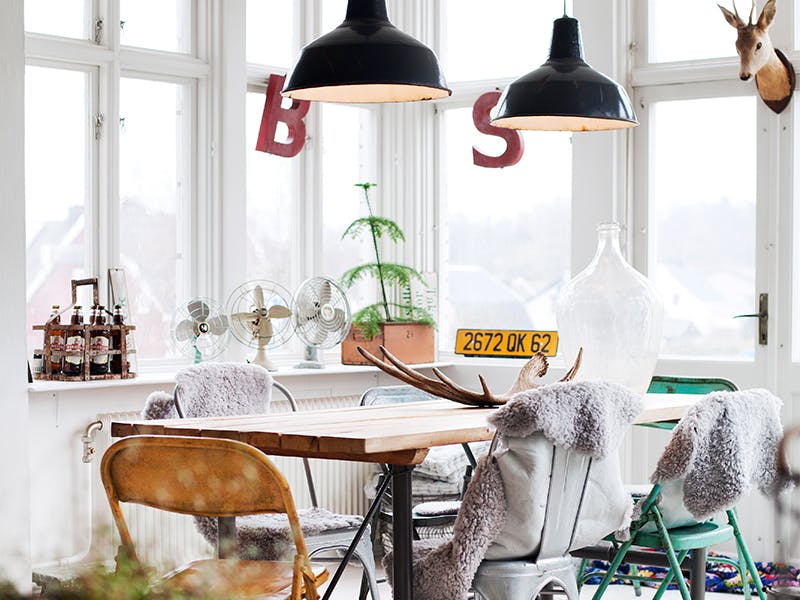 Stilig spisestue med loppemarked-funn Stilig spisestue med loppemarked-funn